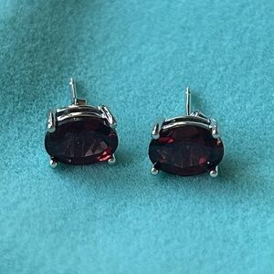New‎ Sterling Silver Garnet oval Stud Earrings